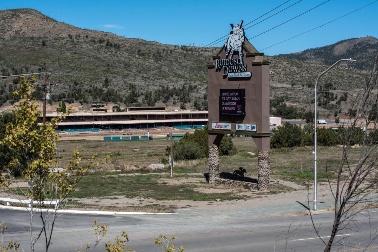 Sleeping Bear, 2 Bedrooms, Front Deck, Midtown, Sleeps 6 Ruidoso Dış mekan fotoğraf